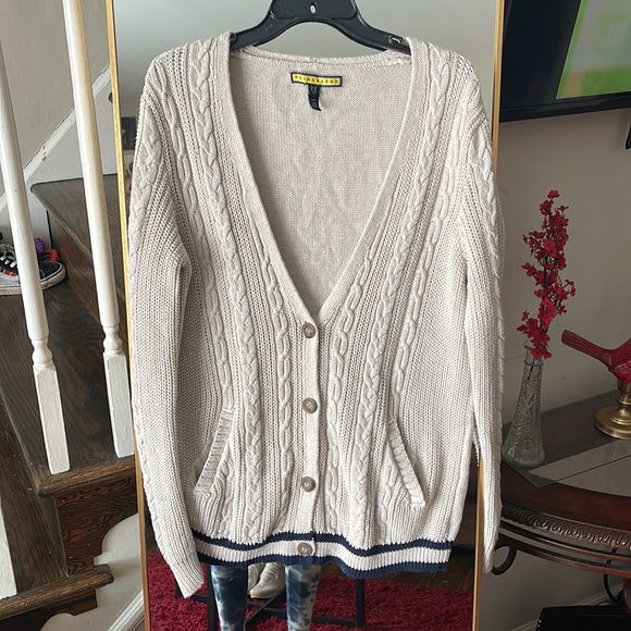 Cardigan - Picture 2 of 5